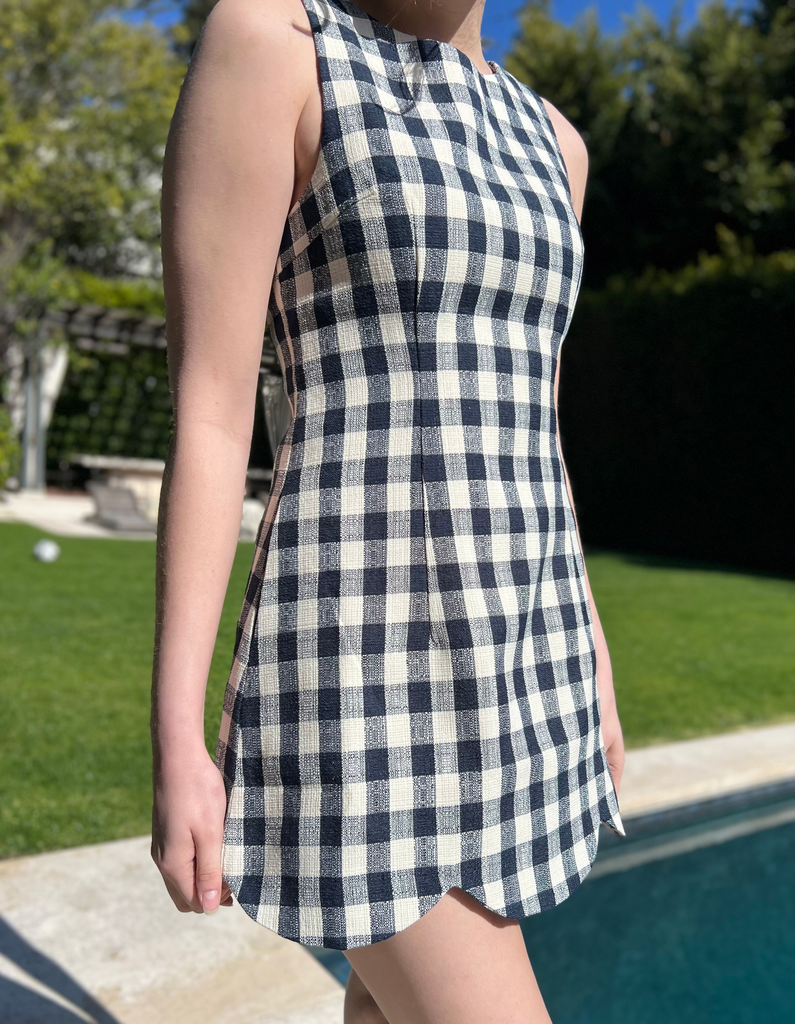 scalloped hem gingham dress navy and cream checkered pattern tablecloth dress with pockets round neckline sleeveless mini dress cocktail country club outfit chic